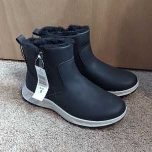 Khombu black and white waterproof all weather boots